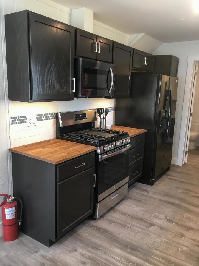هاليفاكس Larinda'S Landing Oceanfront Cottages المظهر الخارجي الصورة