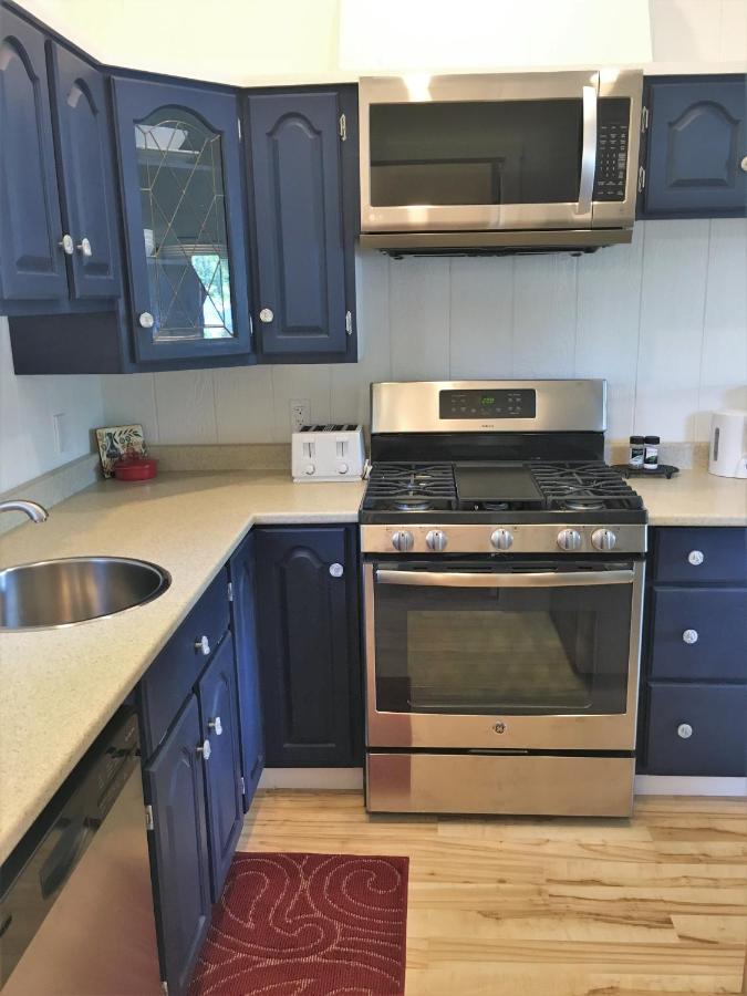 هاليفاكس Larinda'S Landing Oceanfront Cottages المظهر الخارجي الصورة
