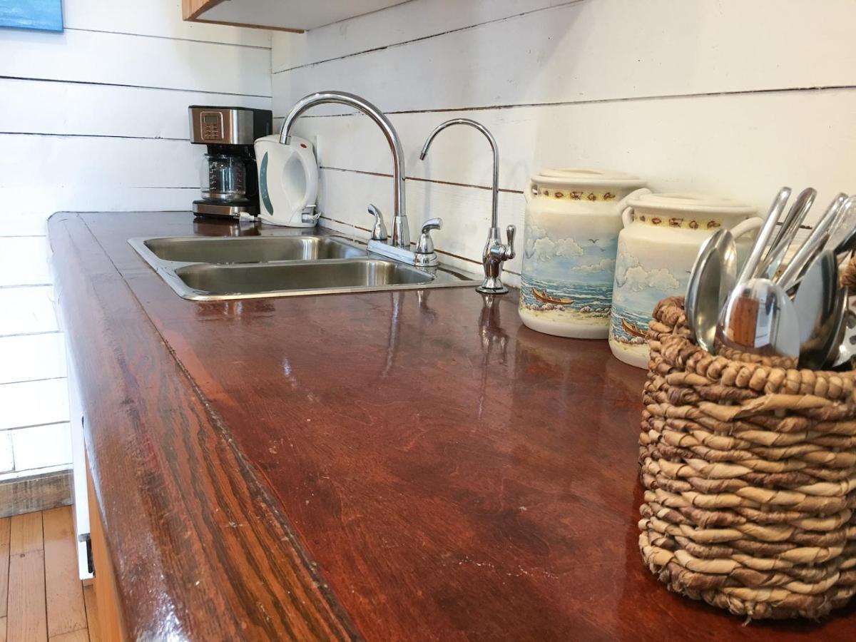 هاليفاكس Larinda'S Landing Oceanfront Cottages المظهر الخارجي الصورة
